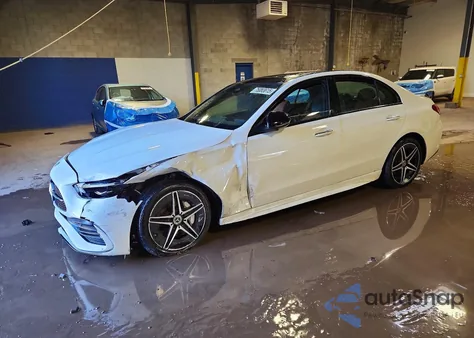 2023 Mercedes-Benz C 300 4Matic z USA, uszkodzony, nr VIN W1KAF4HB6PR138931